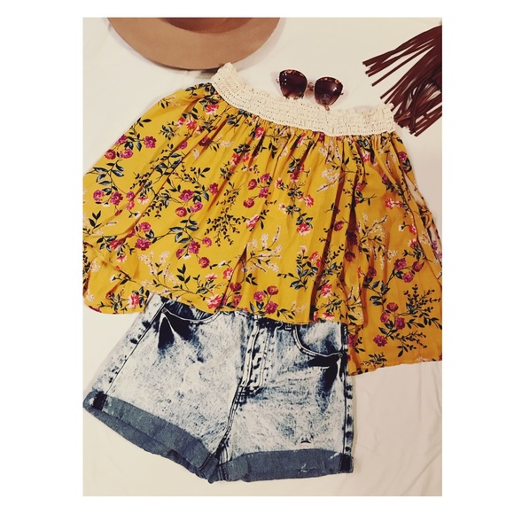 Off the shoulder crochet floral top - Picture 3 of 7